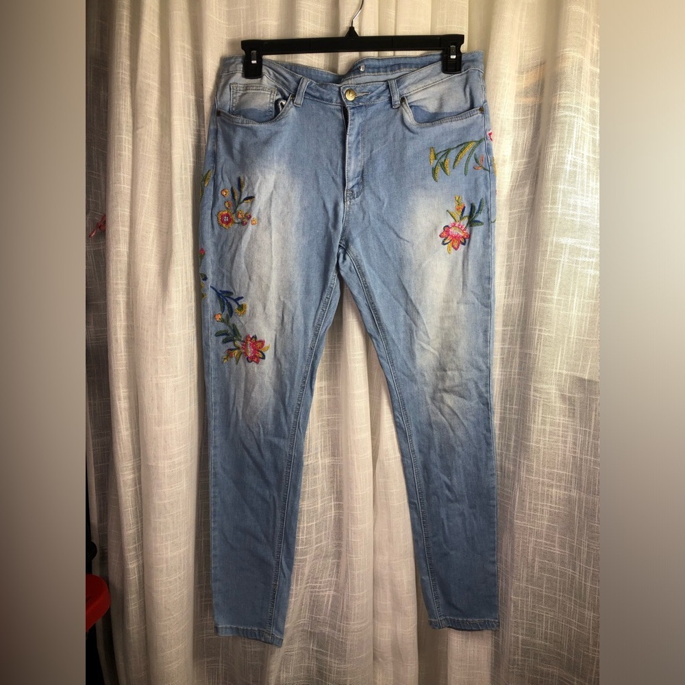 VENUS Light Blue Straight Leg Jeans with Floral Embroidery - Picture 2 of 10
